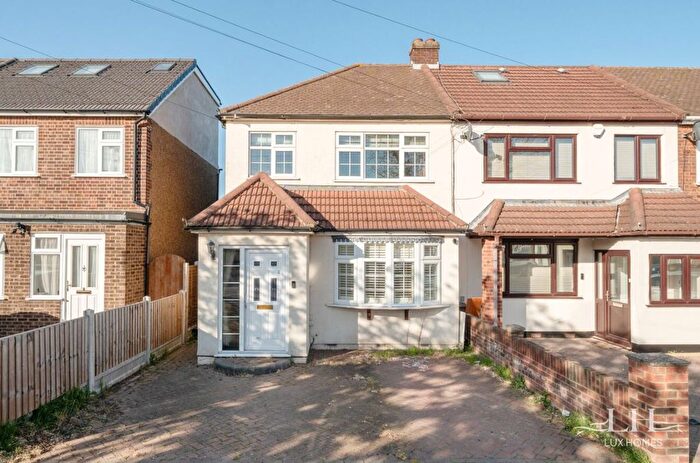 3 Bedroom End Terrace House For Sale In Harlow Road, Rainham, RM13