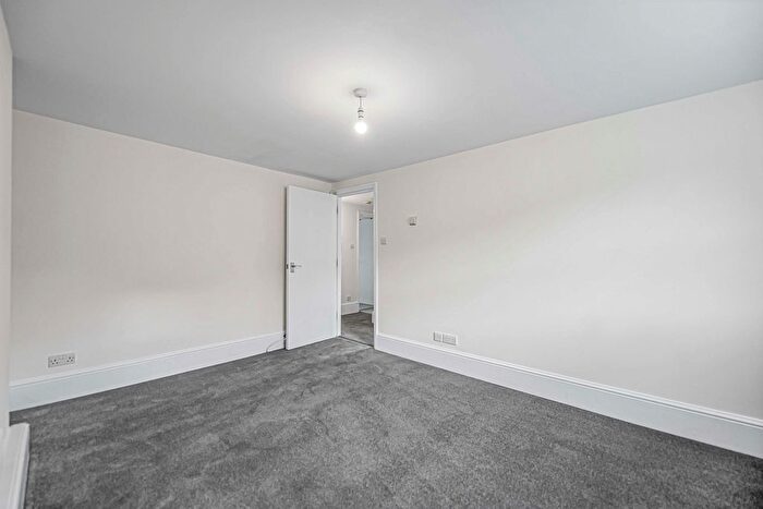 2 Bedroom Flat To Rent In Frobisher Street, London, SE10