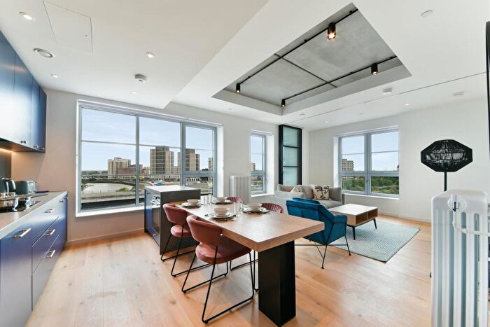 2 Bedroom Apartment For Sale In Douglass Tower, Goodluck Hope Walk, London, E14