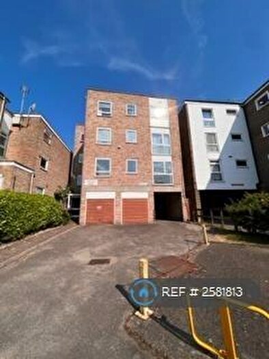 1 Bedroom Flat To Rent In Larchvale Court, Sutton, SM2