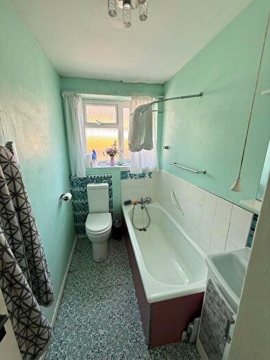 2 Bedroom Detached Bungalow For Sale In Butchers Lane, Walton-on-the-naze, CO14