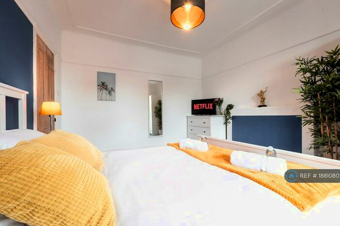 3 Bedroom Flat To Rent In Richmond Park, Bounremonth, BH8