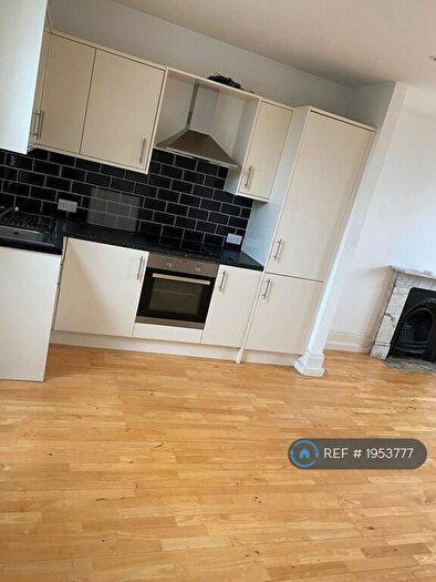 2 Bedroom Flat To Rent In Lawrence Road, South Norwood, SE25