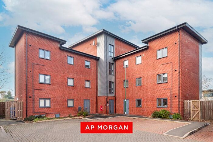 2 Bedroom Flat For Sale In Newman Square, Shirley, Solihull, West Midlands, B90