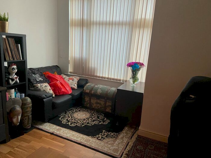 1 Bedroom Flat To Rent In Village Place, Leeds, LS4