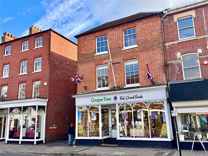2 Bedroom Apartment For Sale In High Street, Lymington, Hampshire, SO41