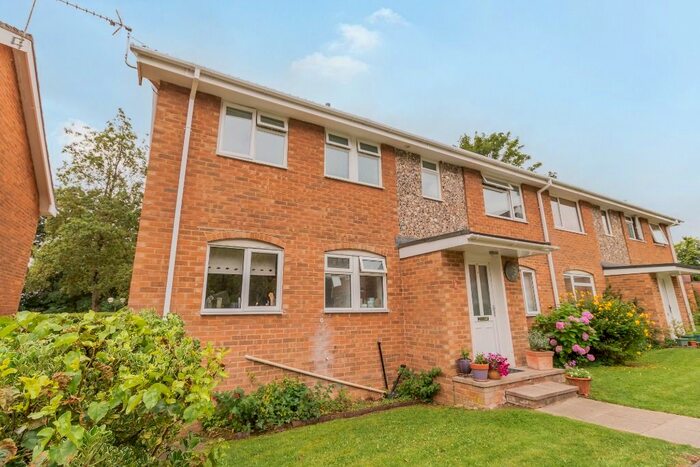 2 Bedroom Maisonette To Rent In Hillside Court, Andover SP10