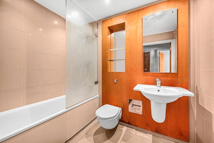 1 Bedroom Flat For Sale In Pepys Street, Tower, EC3N