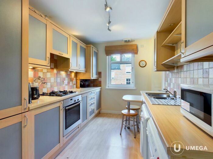 2 Bedroom Flat To Rent In Sinclair Gardens, Edinburgh, EH11