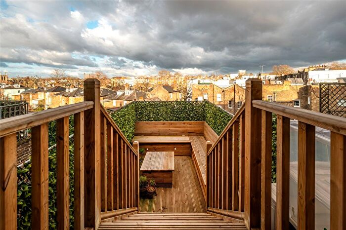 2 Bedroom Maisonette To Rent In Royal Crescent, Notting Hill, London, W11