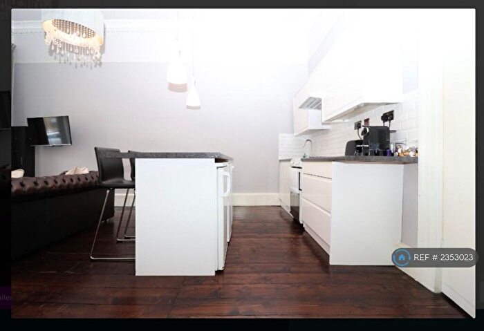 3 Bedroom Flat To Rent In North Claremont Street, Glasgow, G3