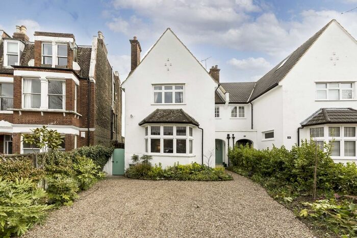 5 Bedroom Property To Rent In Coppetts Road, London, N10