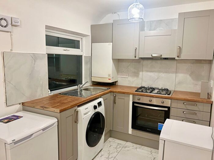 1 Bedroom Flat To Rent In Bourne Avenue, Hayes, UB3