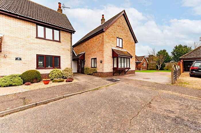 3 Bedroom Link Detached House For Sale In Hamilton Close, Watton, IP25