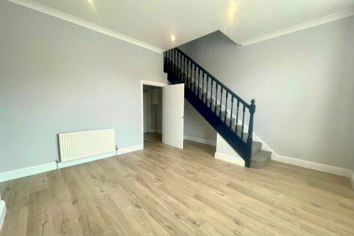 2 Bedroom Maisonette To Rent In Westbourne Park Road, Bournemouth, BH4