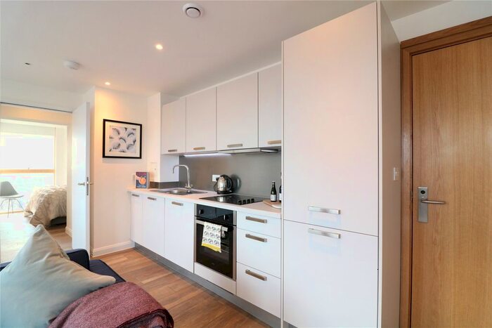 1 Bedroom Flat To Rent In Berkshire House, Queen Street, Maidenhead, Berkshire, SL6