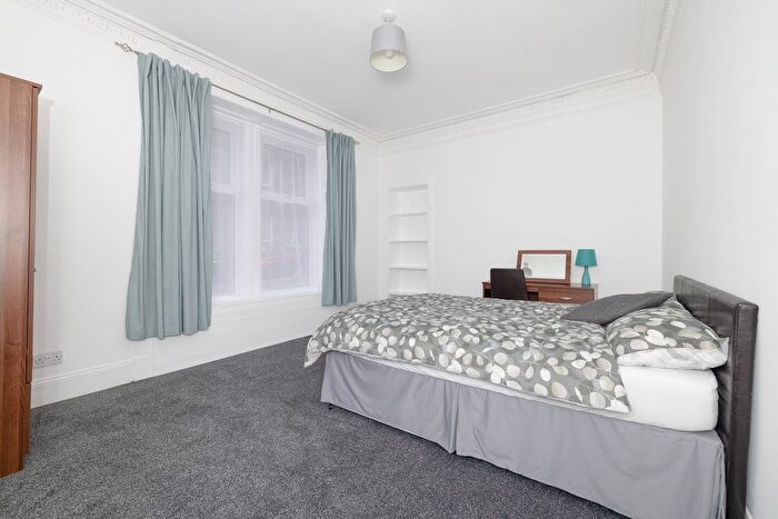 3 Bedroom Flat To Rent In Lyon Street, Dundee, DD4