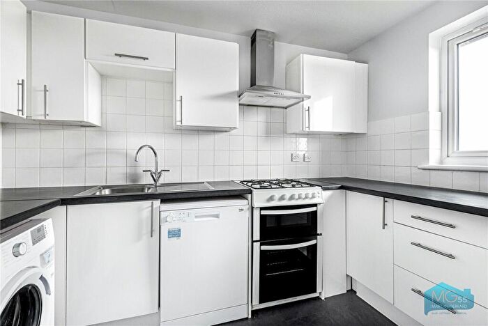 2 Bedroom Apartment To Rent In Oakleigh Road North, Whetstone, London, N20