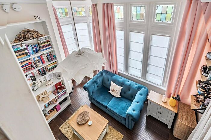 1 Bedroom Flat For Sale In Cranley Road, Guildford, GU1