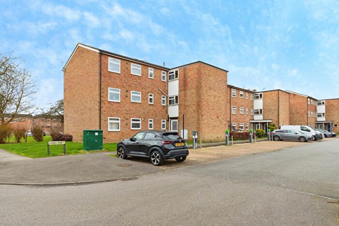 2 Bedroom Flat For Sale In Kingscroft, Welwyn Garden City, AL7