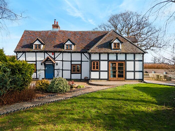 4 Bedroom Detached House For Sale In Bradnocks Marsh Lane, Hampton-In-Arden, Solihull, B92
