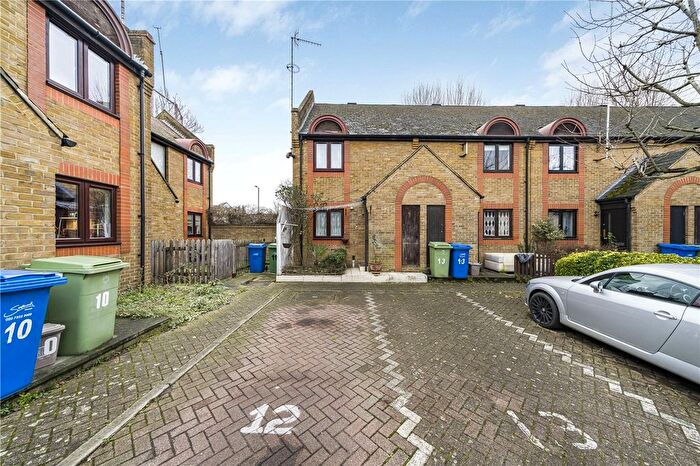 2 Bedroom Detached House For Sale In Isambard Place, London, SE16