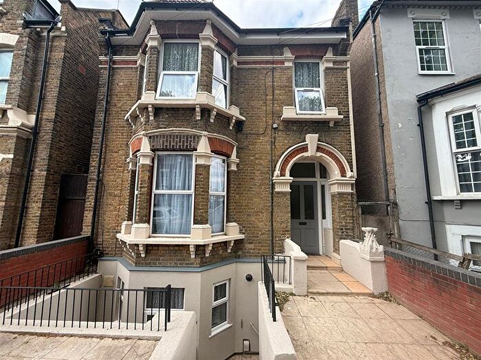 2 Bedroom Flat To Rent In Clova Road, Forest Gate, E7