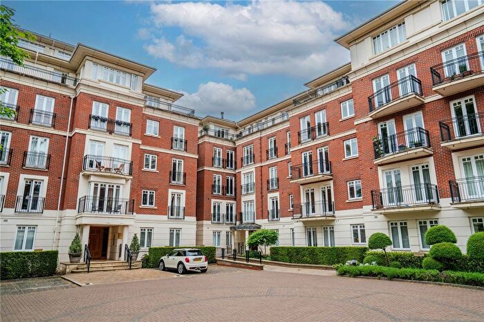 2 Bedroom Flat For Sale In Clevedon Road, Twickenham, TW1