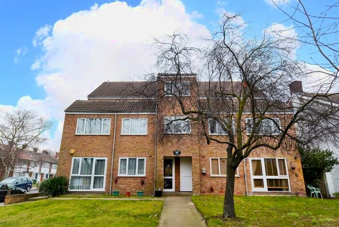 2 Bedroom Flat To Rent In Eltham Road, London, SE12