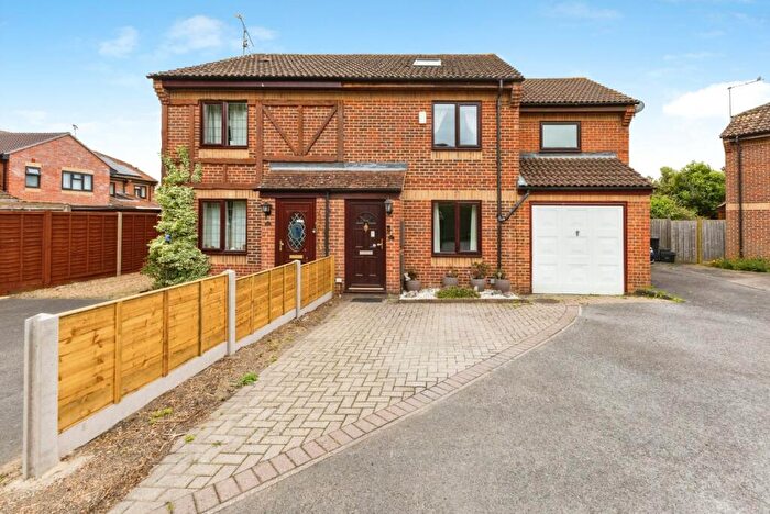 4 Bedroom Semi-Detached House For Sale In Larchside Close, Spencers Wood, Reading, Berkshire, RG7