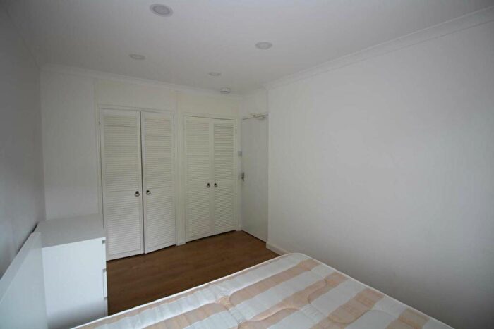 4 Bedroom House To Rent In Olney Road, Kennington, London, SE17