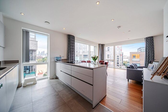 2 Bedroom Flat For Sale In Latimer Square, London, SE10