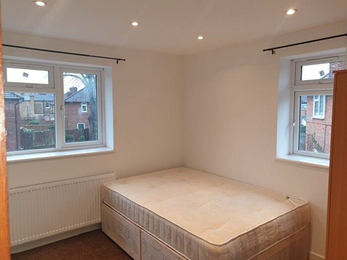 2 Bedroom Flat To Rent In Bryony Road, London, W12