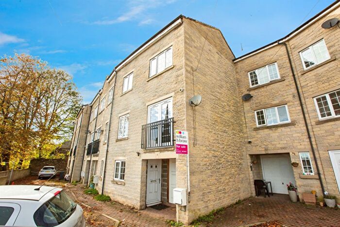 3 Bedroom Property For Sale In Carrholme Court, Halifax, HX1
