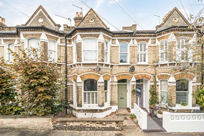 1 Bedroom Flat To Rent In Corrance Road, Brixton, SW2