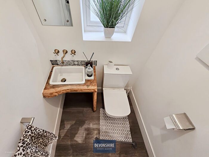 4 Bedroom Detached House For Sale In Mill Lane, Brentwood, CM15