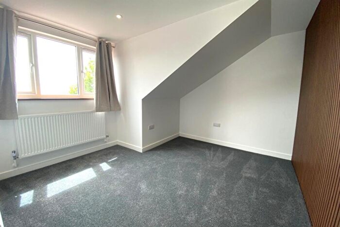 2 Bedroom Flat To Rent In B Two Mile Hill Road, BS15