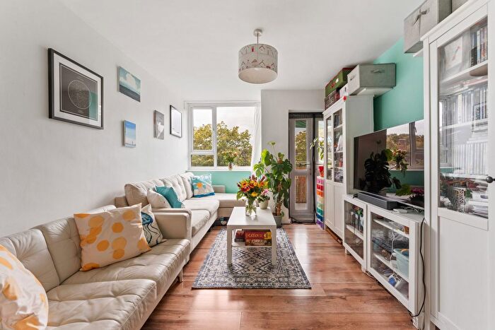 2 Bedroom Flat For Sale In Carslake Road, London, SW15