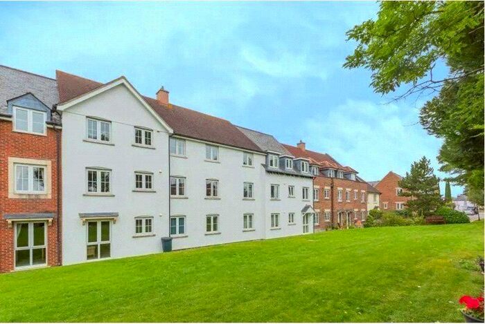 2 Bedroom Flat To Rent In Saxon Court, Wessex Way, Bicester, Oxfordshire, OX26