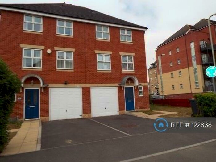 4 Bedroom Semi-Detached House To Rent In Usher Close, Bedford, MK42