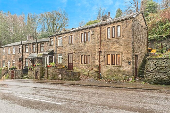 3 Bedroom End Of Terrace House For Sale In Meltham Road, Huddersfield, HD4