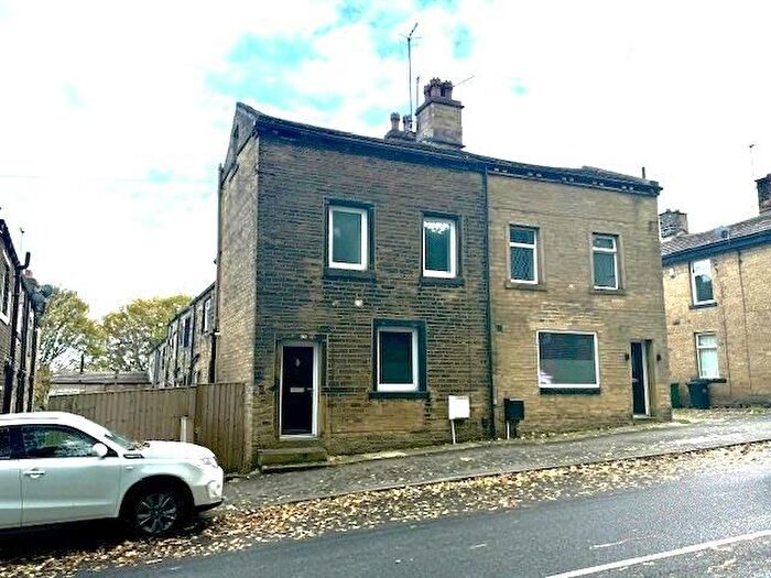 2 Bedroom End Terrace House For Sale In Bradford Road, Idle, Bradford, BD10