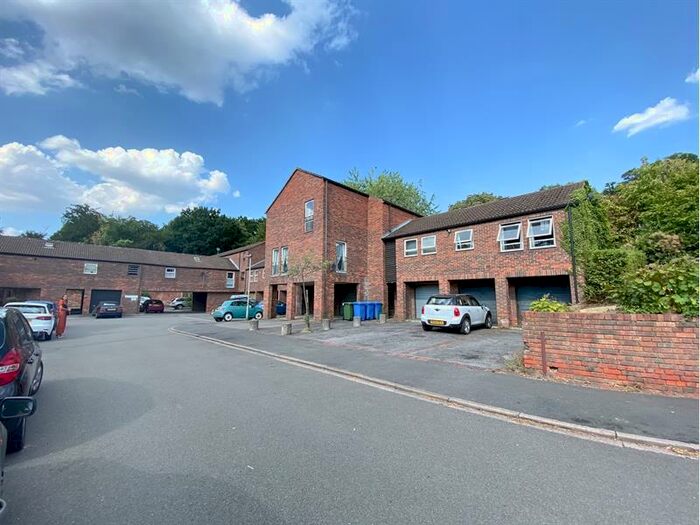 2 Bedroom Flat To Rent In Kimberley, Bracknell, RG12