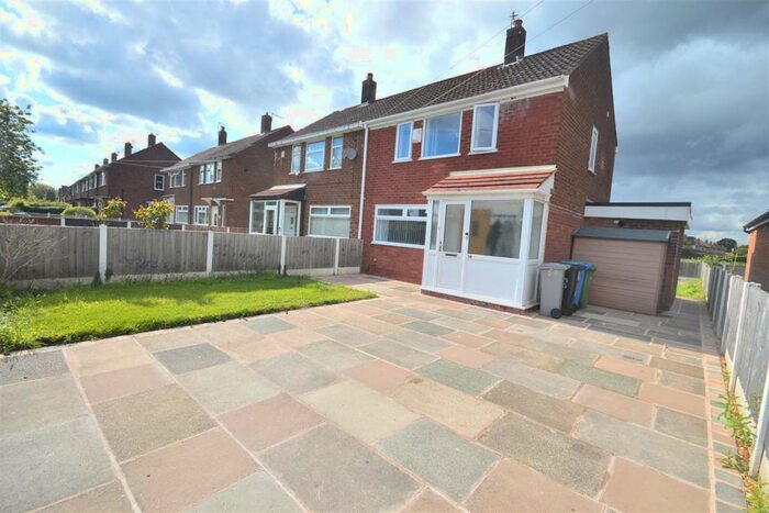 2 Bedroom Semi-Detached House To Rent In Thelwall Road, Sale, M33