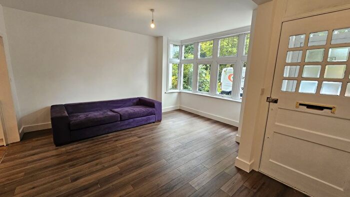 1 Bedroom Flat To Rent In Milton Road, London, W7