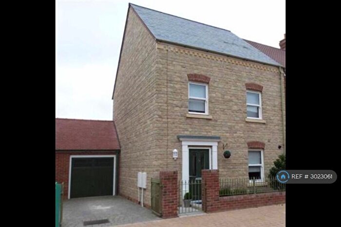 4 Bedroom Semi Detached House To Rent In Fernacre Road, Swindon, SN1