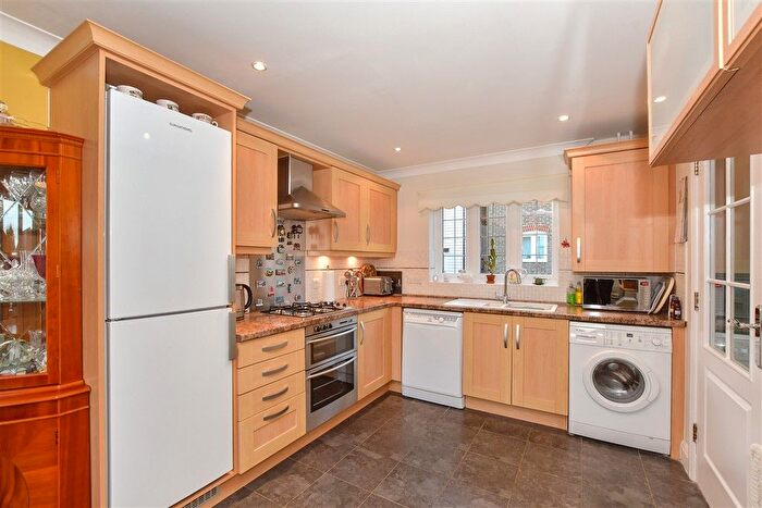 3 Bedroom End Terrace House For Sale In Greyhound Chase, Ashford, Kent, TN23