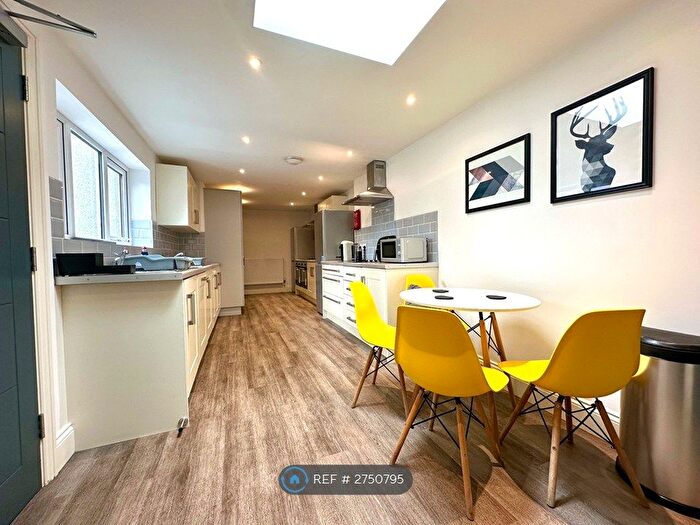 8 Bedroom End Of Terrace House To Rent In Southfield Road, Middlesbrough, TS1