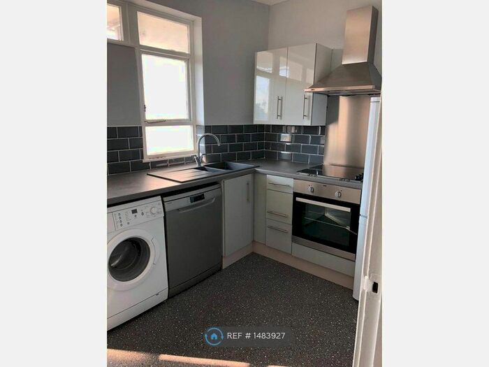 3 Bedroom Flat To Rent In Shelley House, London, SW1V