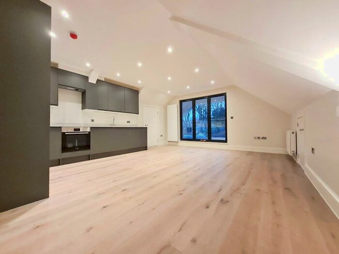 2 Bedroom Apartment To Rent In Woodcote Valley Road, Purley, CR8